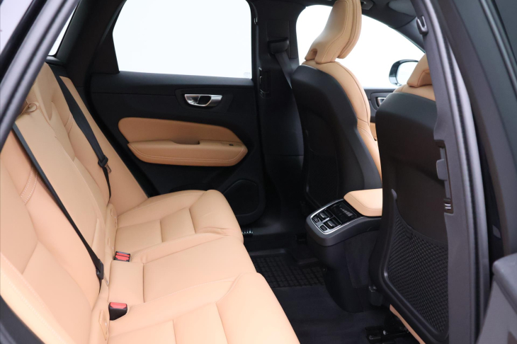 Volvo XC60 2,0 B5 AWD 184kw Ultra Dark