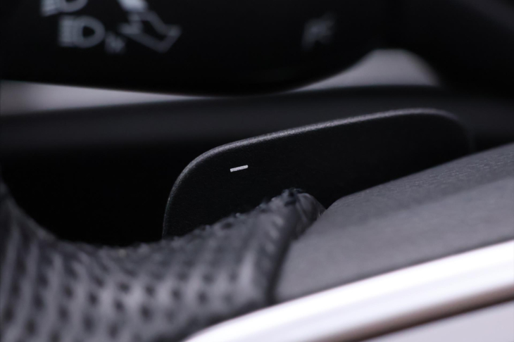 Volkswagen Golf 1,5 eTSI 110kW DSG R-Line LED