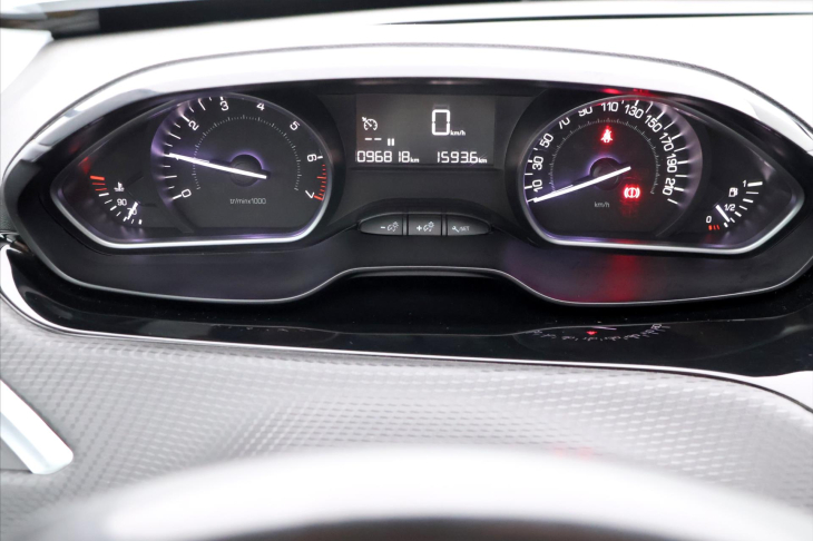 Peugeot 2008 1,2 PureTech 61kW Allure CZ