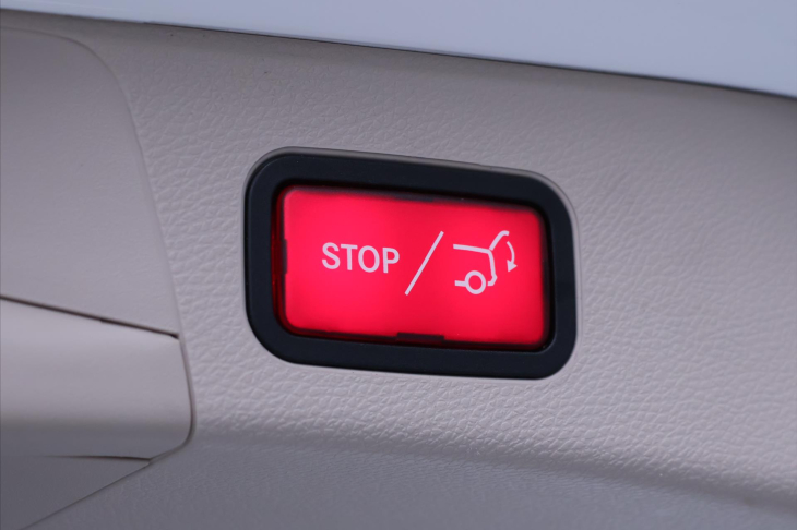 Mercedes-Benz Třídy C 2,0 220d 143kW 4Matic LED