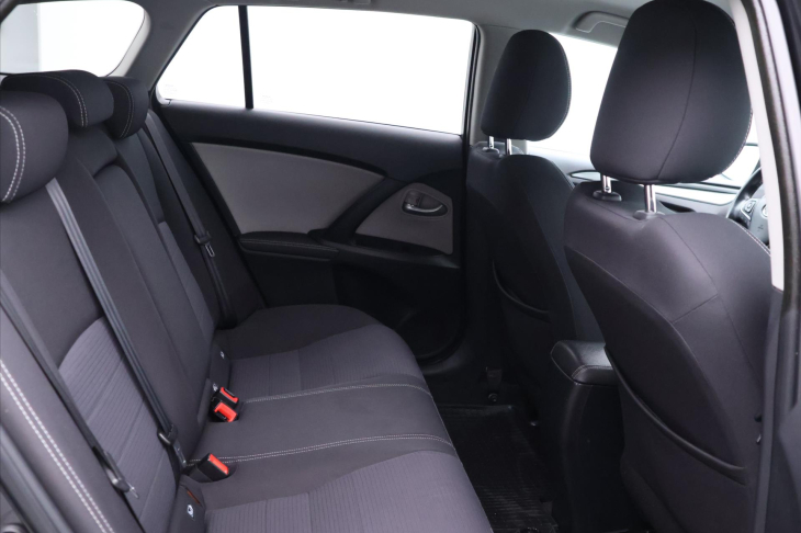 Toyota Avensis 2,0 D-4D 105kW Navi LED Tempo