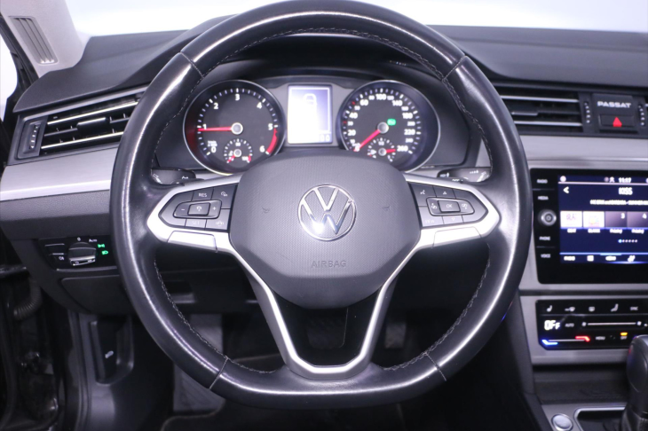 Volkswagen Passat 2,0 TDI DSG LED Navigace DPH