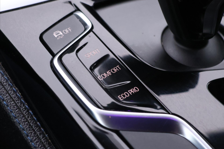 BMW Řada 5 3,0 530d xDrive 195kW M-paket