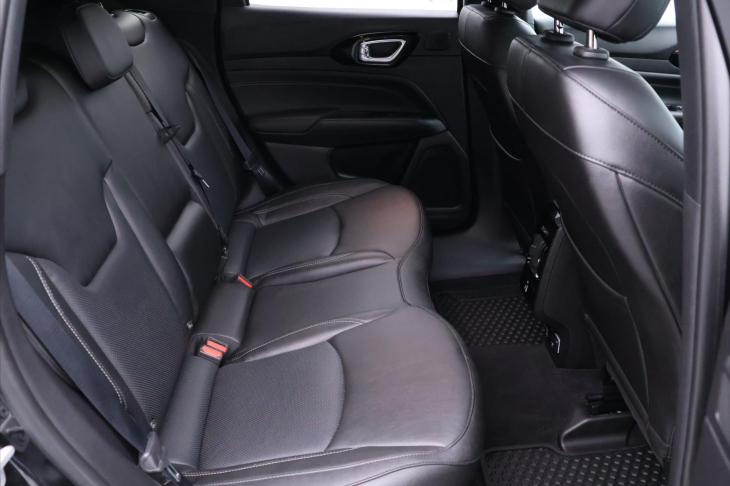 Jeep Compass 1,3 T-GDI Aut. Limited DPH 1.Maj