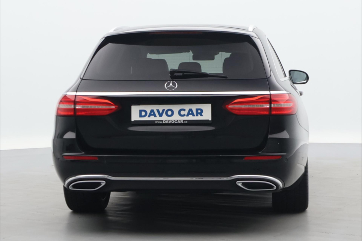 Mercedes-Benz Třídy E 2,0 300d 180kW DPH 360° Aut.