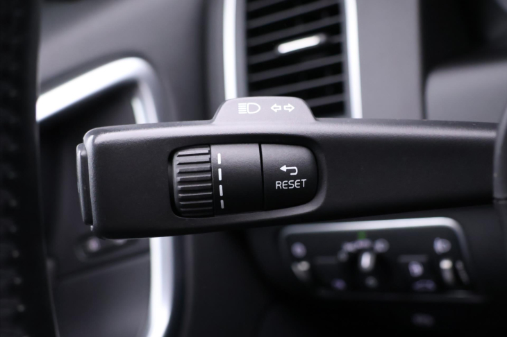 Volvo XC60 2,4 D4 133kW Aut. Momentum 4x4