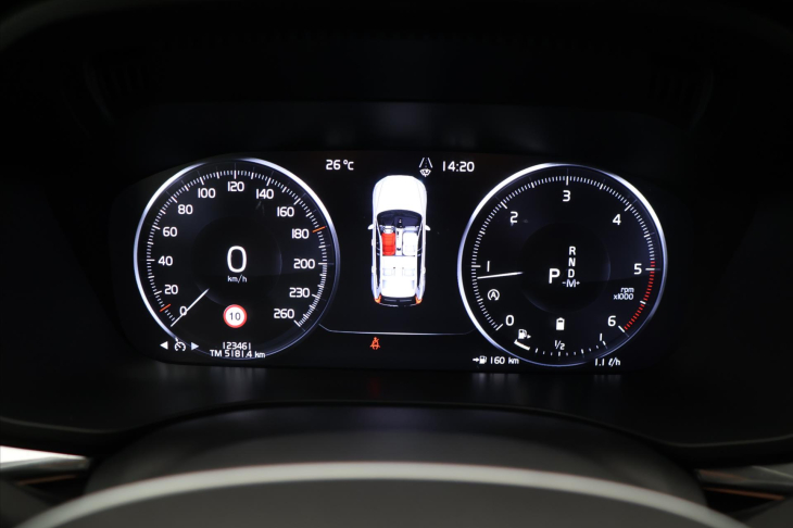 Volvo XC60 2,0 B4 145kW AWD Momentum CZ DPH