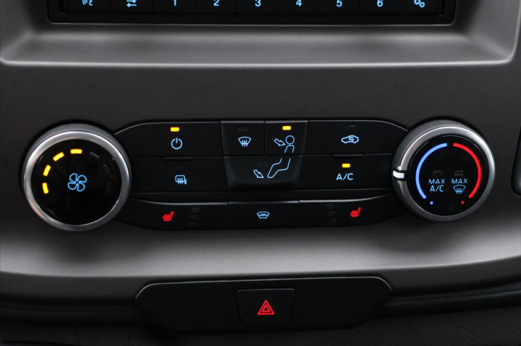 Ford Transit Custom 2,0 TDCi 96 kW Dílna DPH Tažné