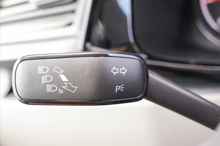 Volkswagen Transporter 2,0 TDI DSG Bulli Long 9-Míst