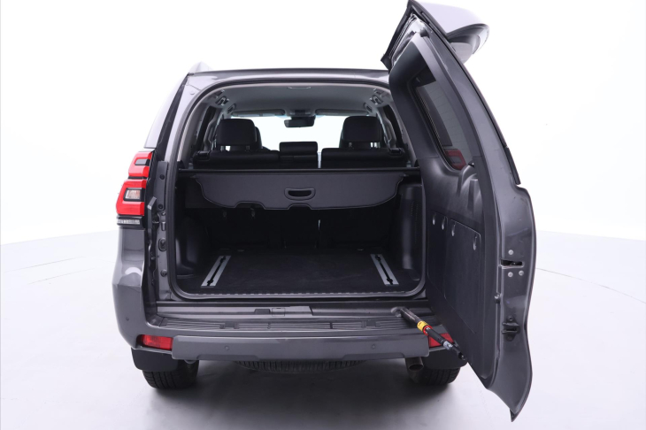 Toyota Land Cruiser 2,8 D-4D 150kW Aut. Invincible