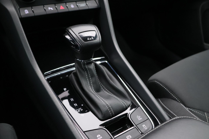 Škoda Karoq 2,0 TDI DSG 4x4 Sportline DPH