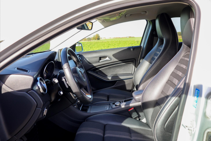 Mercedes-Benz GLA 2,1 220d 4Matic Aut. CZ LED