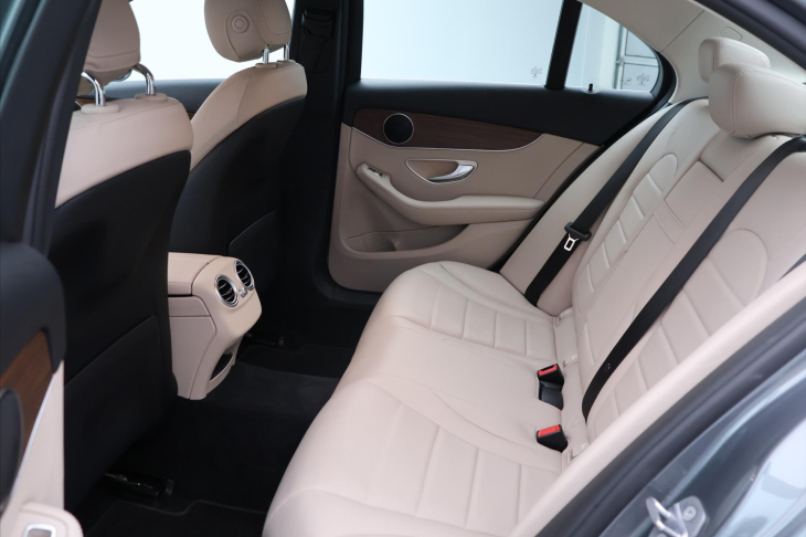Mercedes-Benz Třídy C 2,0 C300 190kW CZ AMG paket