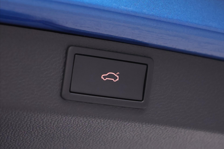 Škoda Karoq 2,0 TDI 4x4 DSG Sportline CZ