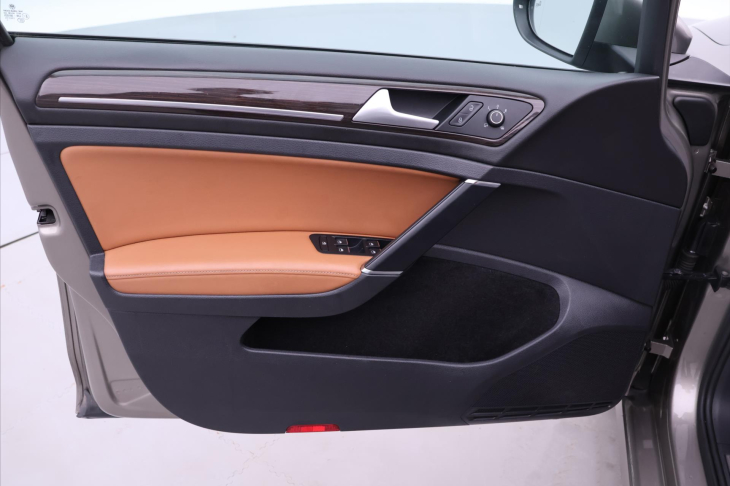 Volkswagen Golf 2,0 TDI 110kW DSG Highline CZ