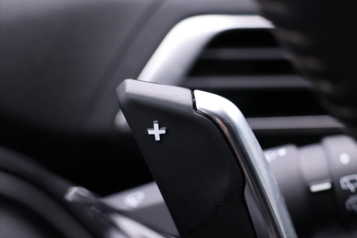 Peugeot 3008 1,2 PT 96kW Aut. CZ DPH 1.Maj.