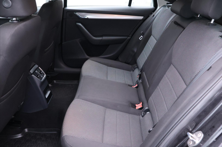 Škoda Octavia 1,4 TSI 103kW Serv.Kniha 1.Maj