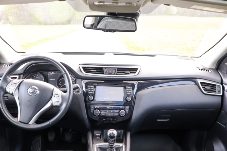 Nissan Qashqai 1,2 DiG-T 85 kW Panorama Tekna