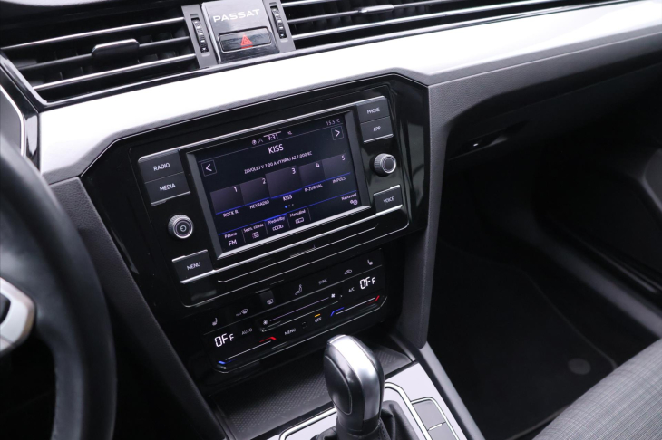 Volkswagen Passat 1,5 TSI 110kW Business DSG DPH CZ