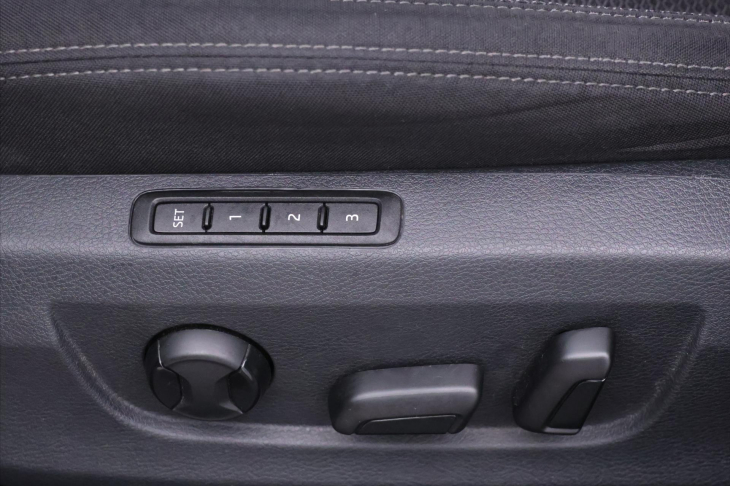 Škoda Superb 1,5 TSI DSG Business 1.Maj DPH