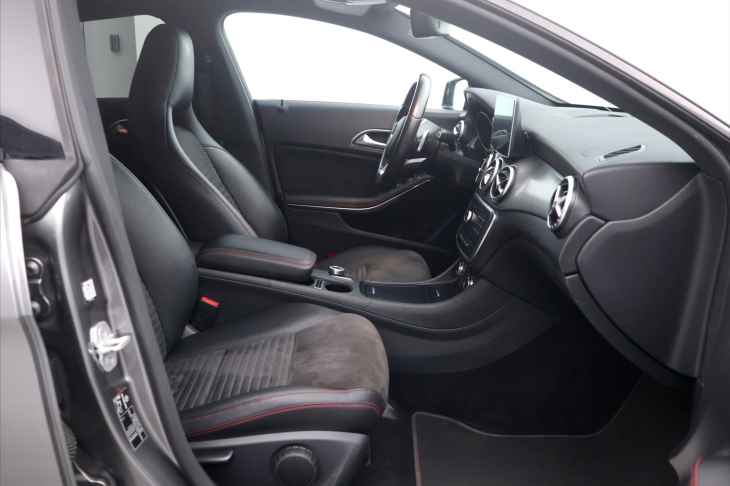 Mercedes-Benz CLA 1,6 200 115kW SB AMG Line