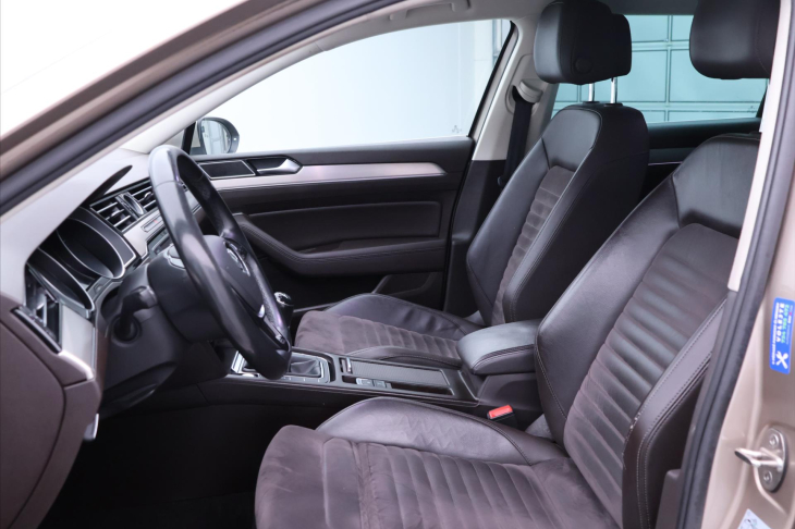 Volkswagen Passat 2,0 TDI 110kW Highline LED CZ