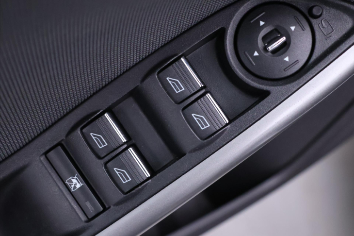 Ford Focus 1,6 TDCi 70kW Klimatizace CZ