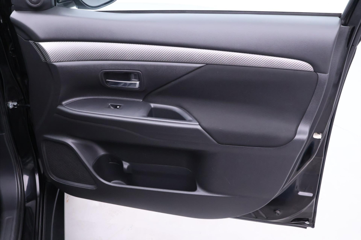 Mitsubishi Outlander 2,3 DI-D 110kW 4WD CZ Instyle