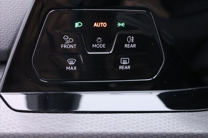 Volkswagen Golf 2,0 TSI GTI 180kW Virtual DPH