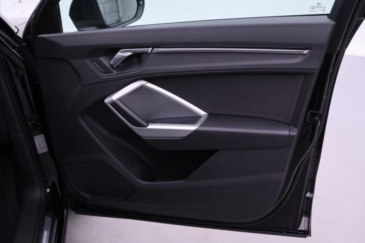 Audi Q3 2,0 40TFSI 140kW virtual 1.Maj