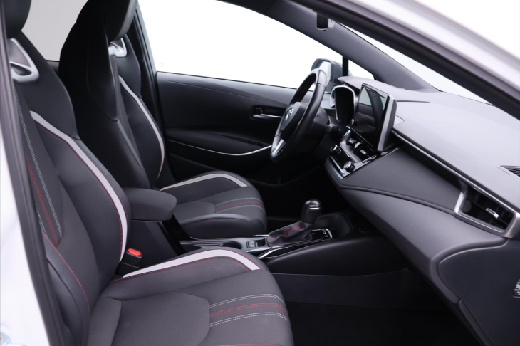 Toyota Corolla 1,8 Hybrid e-CVT 1.Maj DPH GR