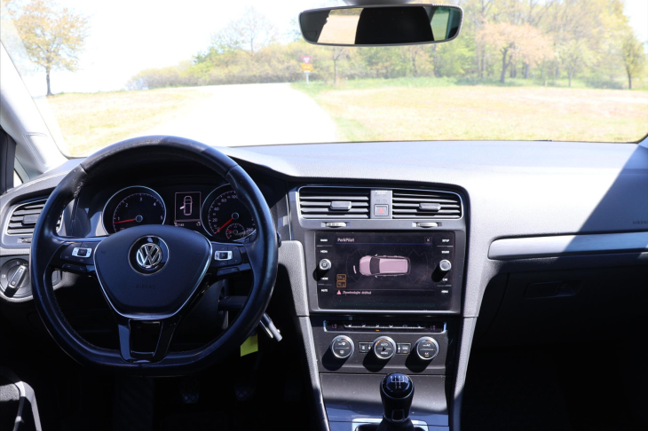 Volkswagen Golf 1,6 TDI LED DPH 1.Maj. Tažné
