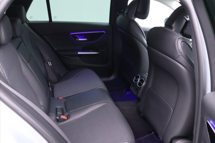 Mercedes-Benz Třídy C 1,5 200 150KW LED Navi