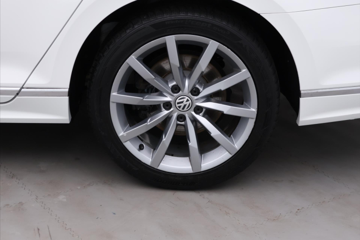 Volkswagen Passat 2.0 TDI 110kW DSG LED Kůže CZ