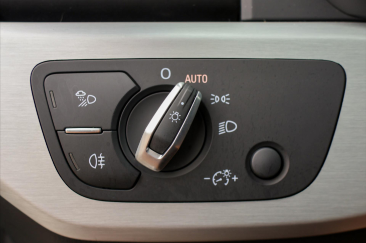 Audi A4 2,0 TFSI S-line Virtual DPH