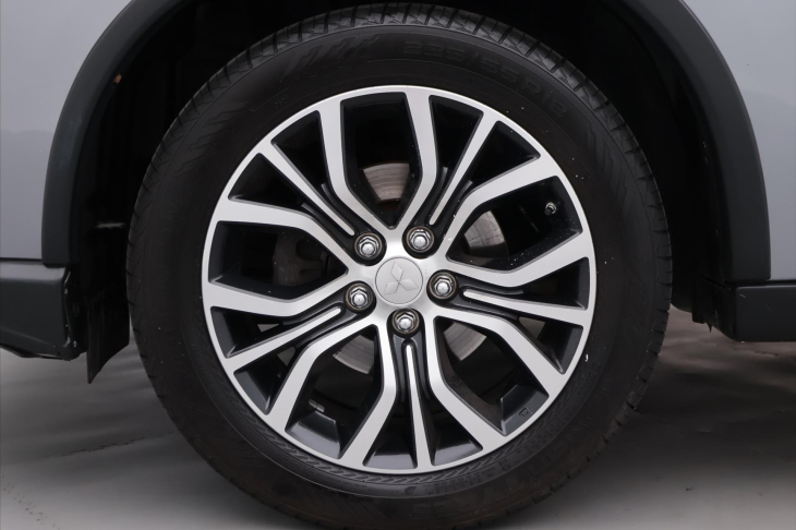 Mitsubishi Outlander 2,0 MIVEC 110kW Intense 4WD