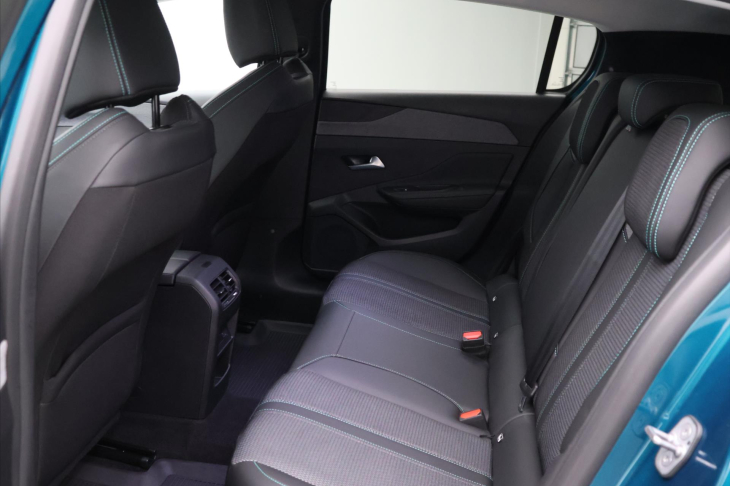 Peugeot 308 1,2 HYBRID ALLURE CZ Aut.klima