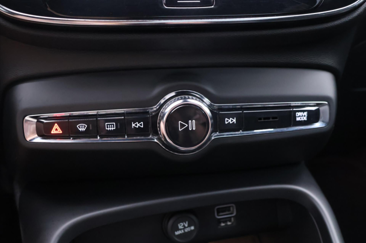 Volvo XC40 2,0 182KW R-DESIGN Kamera DPH