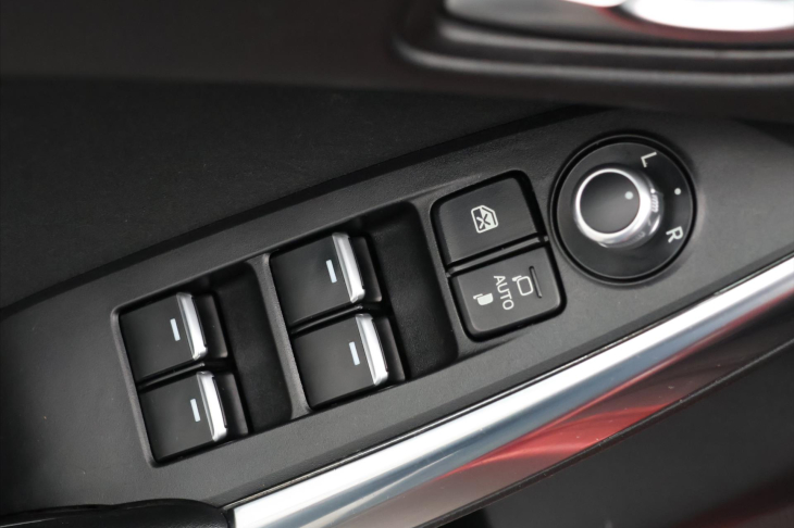 Mazda 6 2,0 121kW Center-Line