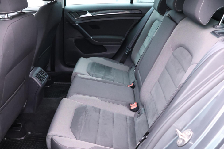 Volkswagen Golf 1,5 TGI 96kW Highline DSG CZ DPH