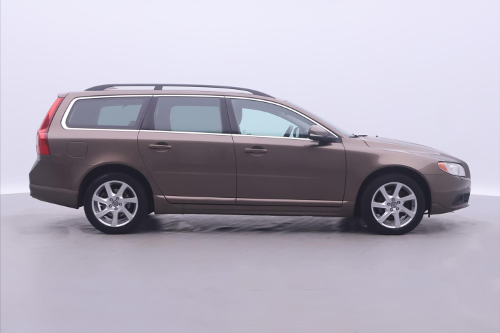 Volvo V70 2,4 D5 158 kW Summum