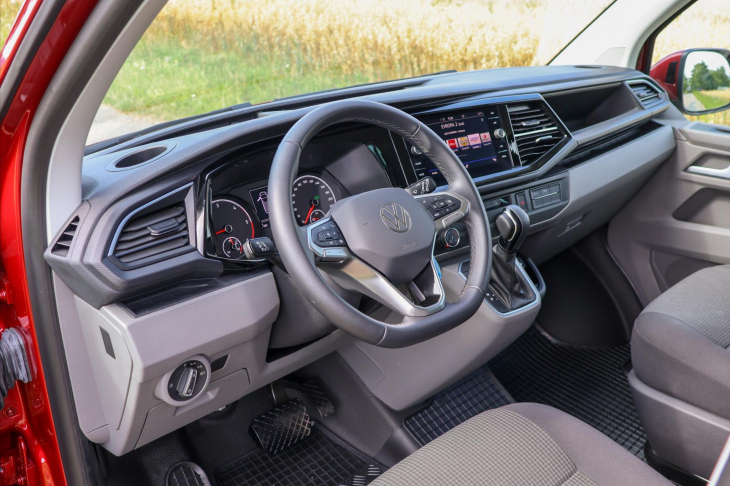 Volkswagen Transporter 2,0 TDI DSG DR 8-Míst Bulli