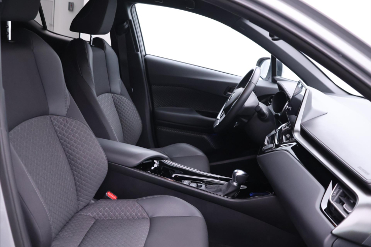 Toyota C-HR 1,8 Hybrid 90KW Style CZ Záruka