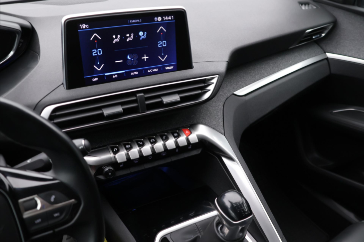 Peugeot 3008 1,5 Blue HDi 96kW Allure CZ