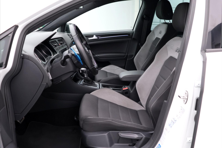 Volkswagen Golf 2,0 TSI R 221kW DSG 4M 1.Maj