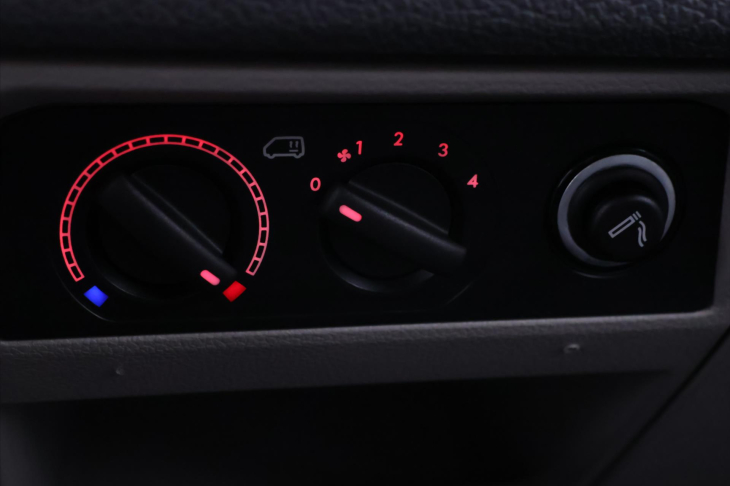 Volkswagen Transporter 2,0 TDI 110kW DSG 8-Míst Long