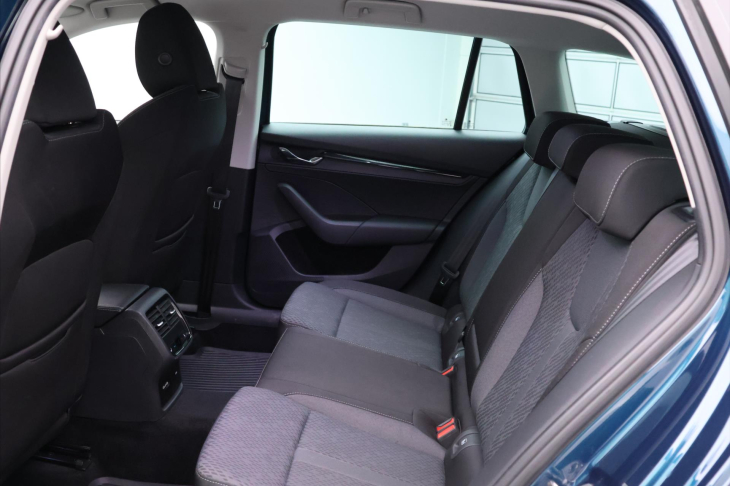 Škoda Octavia 2,0 TDI 110kW DSG Clever DPH