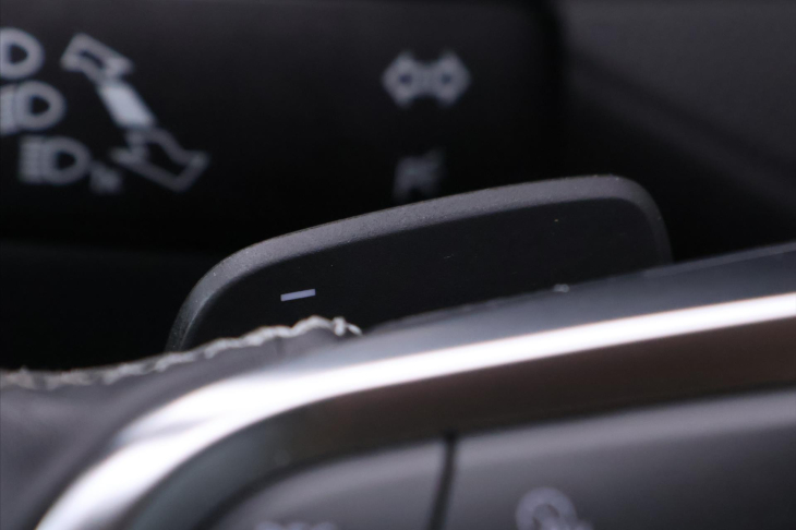 Volkswagen Arteon 2,0 TDI 140KW R-LINE DSG CZ