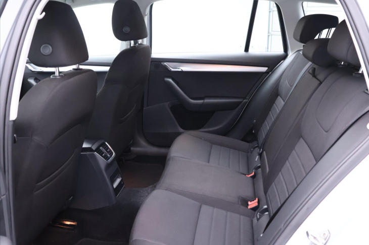 Škoda Octavia 1,6 TDI DSG CZ Style Kessy