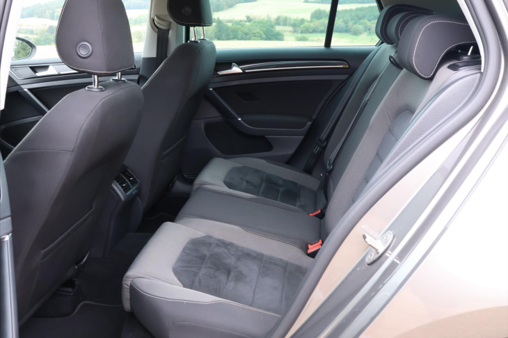 Volkswagen Golf 1,4 TSI 110kW Highline Navi